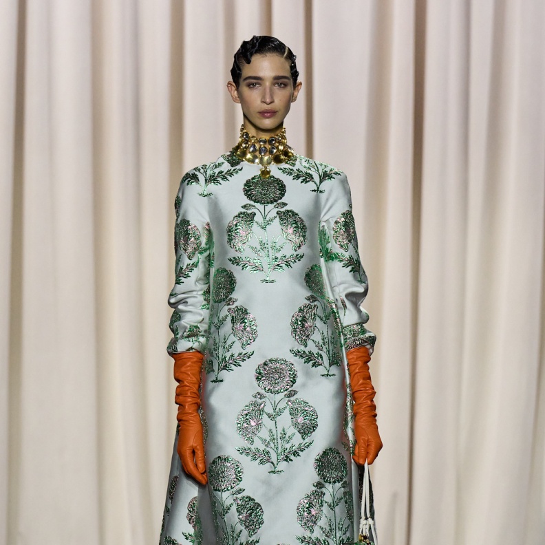 الفساتين الفاخرة والمحتشمة عنوان أساسي لأناقتك في رمضان 2025