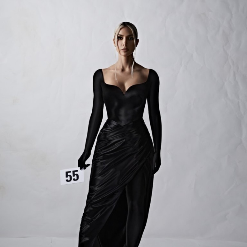Kim Kardashian بعرض Balenciaga خريف شتاء 2022