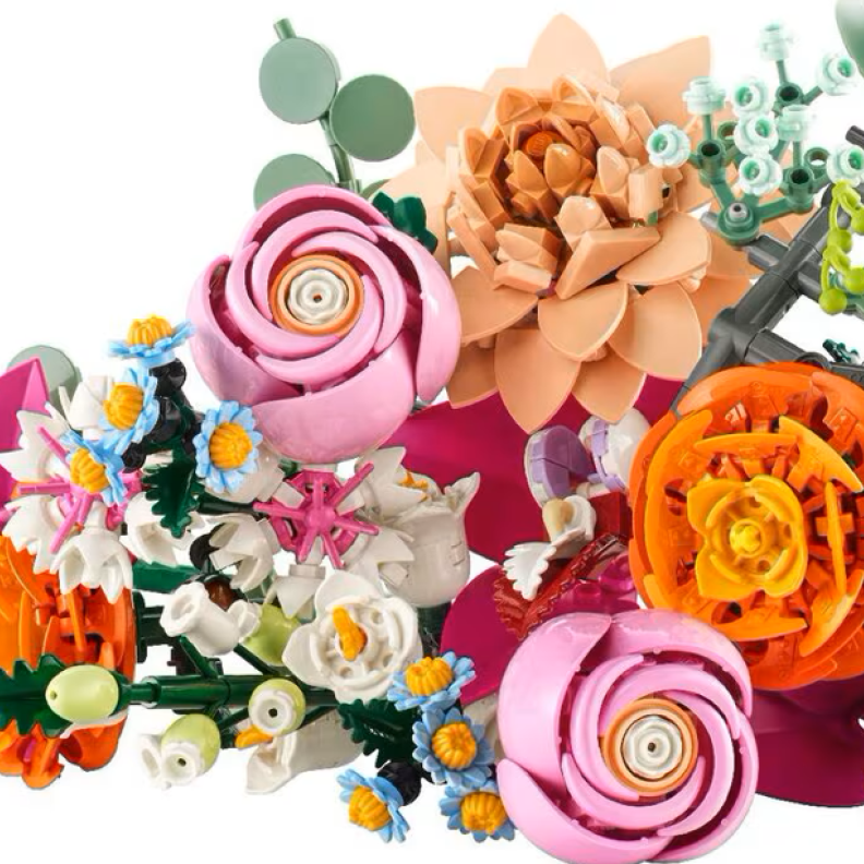 قضاء وقت مميز مع والدتك وبناء  LEGO Pretty Pink Flower Bouquet