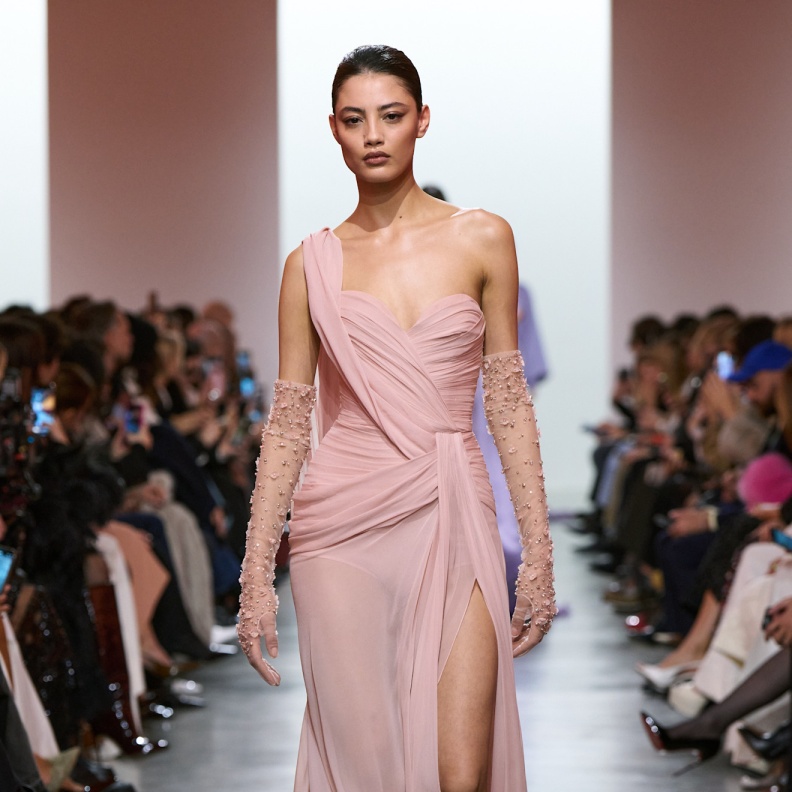 من عروض إيلي صعب للأزياء الراقية