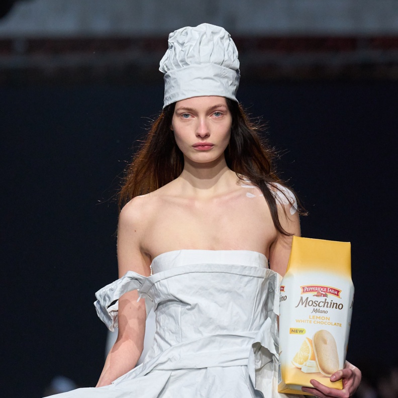 من مجموعة Moschino لخريف وشتاء 2025-2026