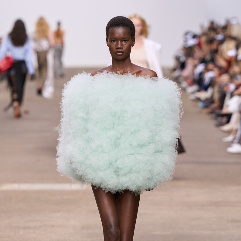 إطلالة من Stella McCartney