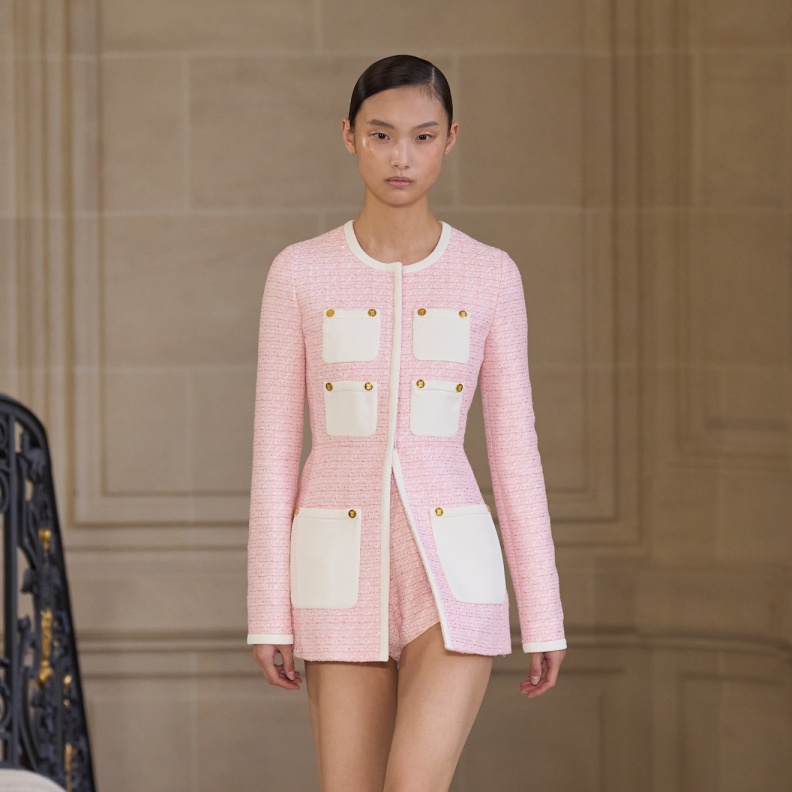 إطلالة من Giambattista Valli