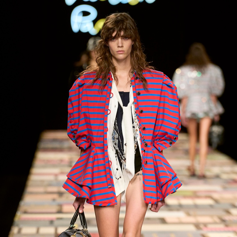 إطلالة من Louis Vuitton