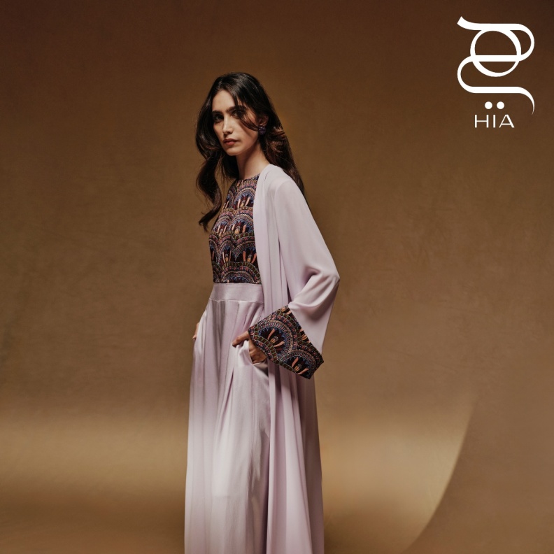 "حيث تلتقي الأنوثة بالقوّة"... جلسة تصويرية خاصة بـ"هي" ودار "ماروشيكا"