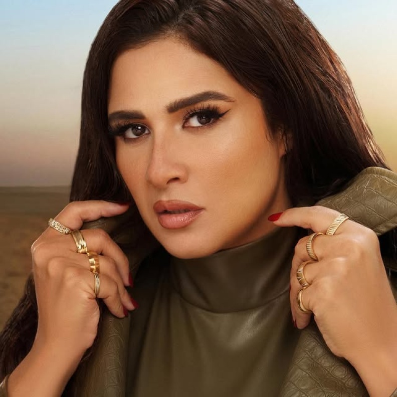 ياسمين عبد العزيز  نجمة مسلسل "وتقابل حبيب" تُلهمنا بإطلالاتها الجذابة وأسرار مكياجها