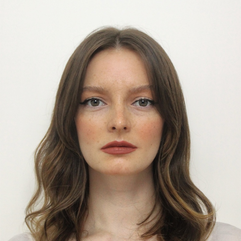 داكوتا بلو ريتشاردز Dakota Blue Richards مواليد 11 أبريل