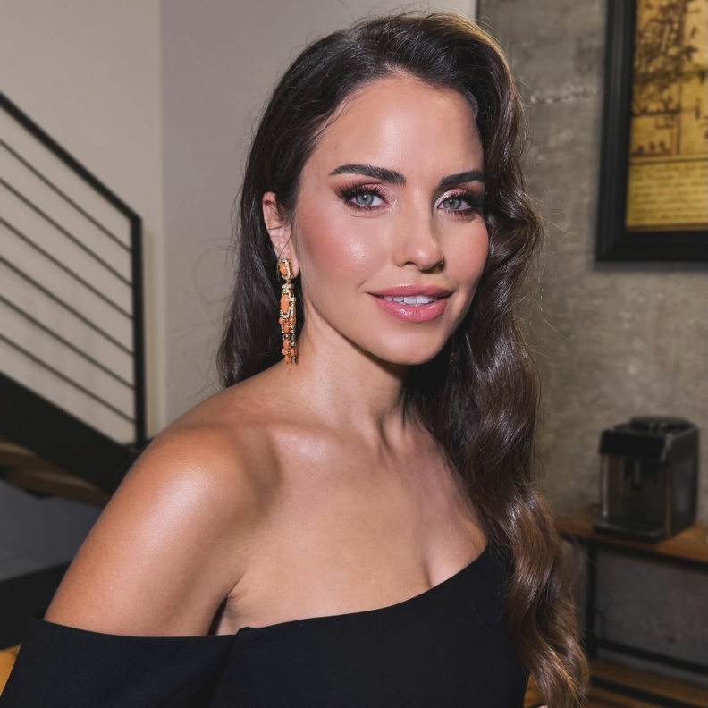 آصلي تاندوغان Aslı Tandoğan مواليد 2 أبريل