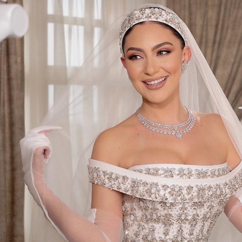 إشراقة لافتة لعروس 2025 بمكياج سامر خزامي