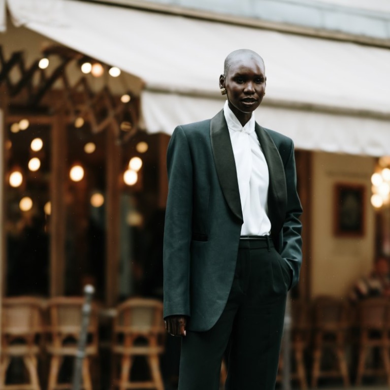 إطلالة رسمية من شوارع باريس ربيع صيف 2025