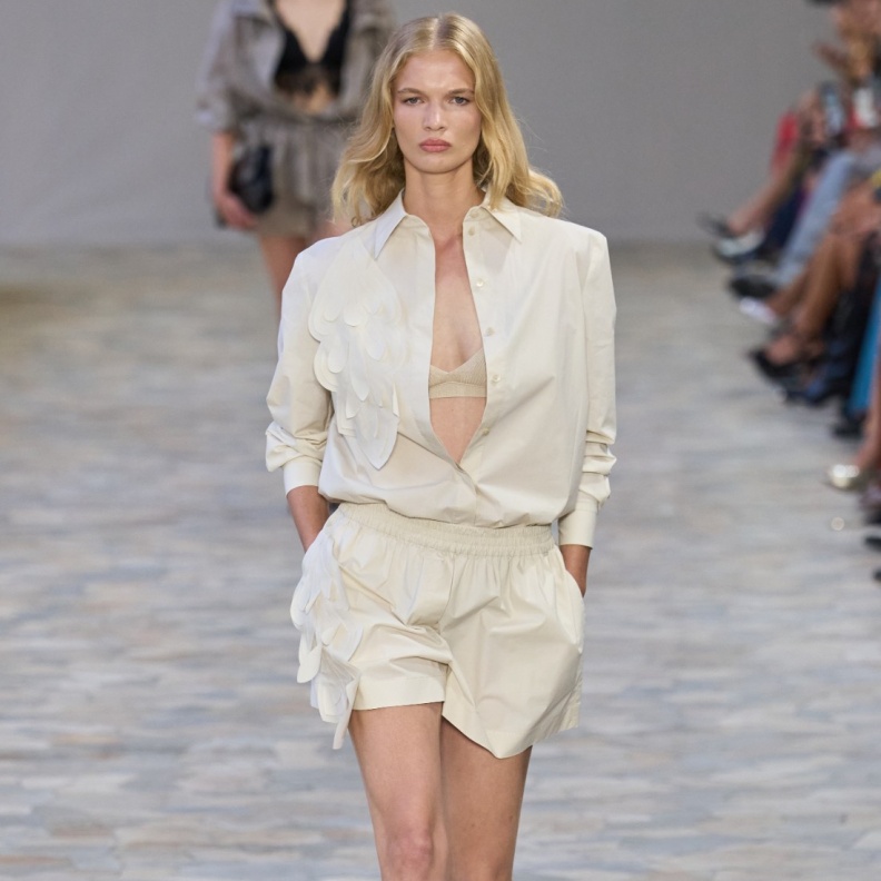 إطلالة صيفية من مجموعة Ferretti ربيع صيف 2025\