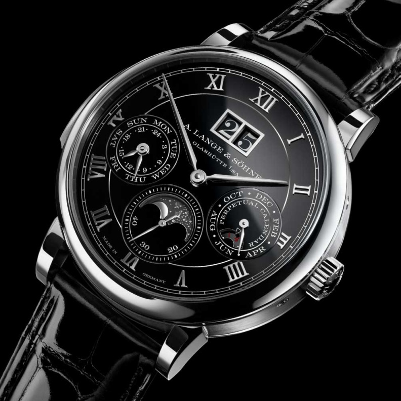 تفاصيل ميناء ساعة MINUTE REPEATER PERPETUAL من A. Lange & Söhne تناغم فني بين المينا السوداء والمؤشرات المعقدة
