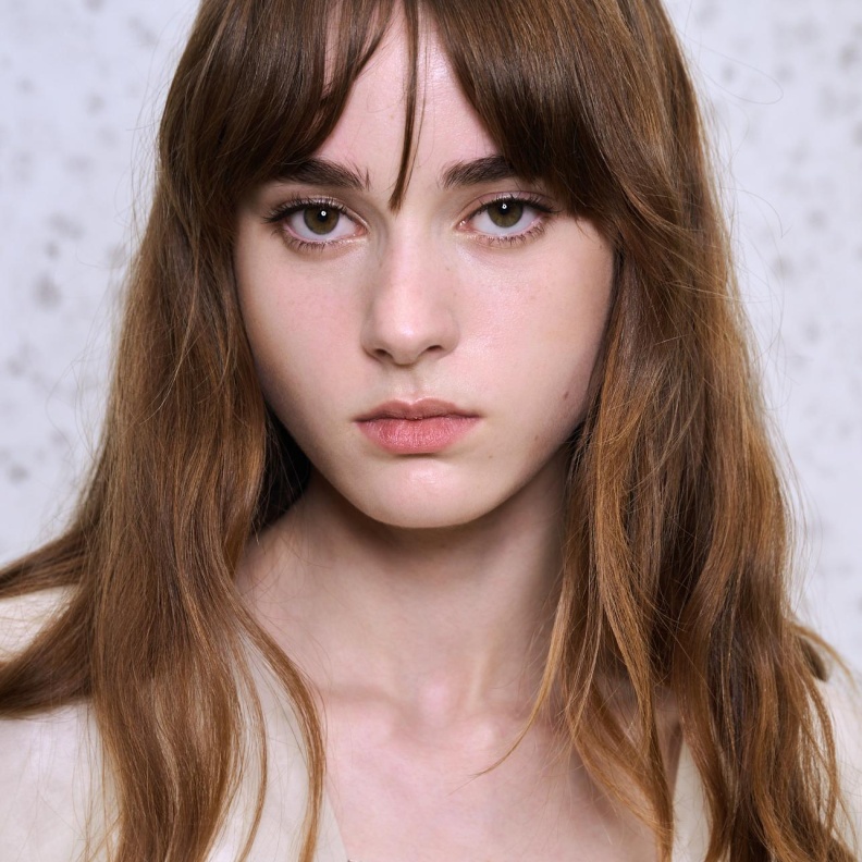 درجات البني تعود بقوة.. ألوان شعر دافئة تليق بخريف هذا العام (1)