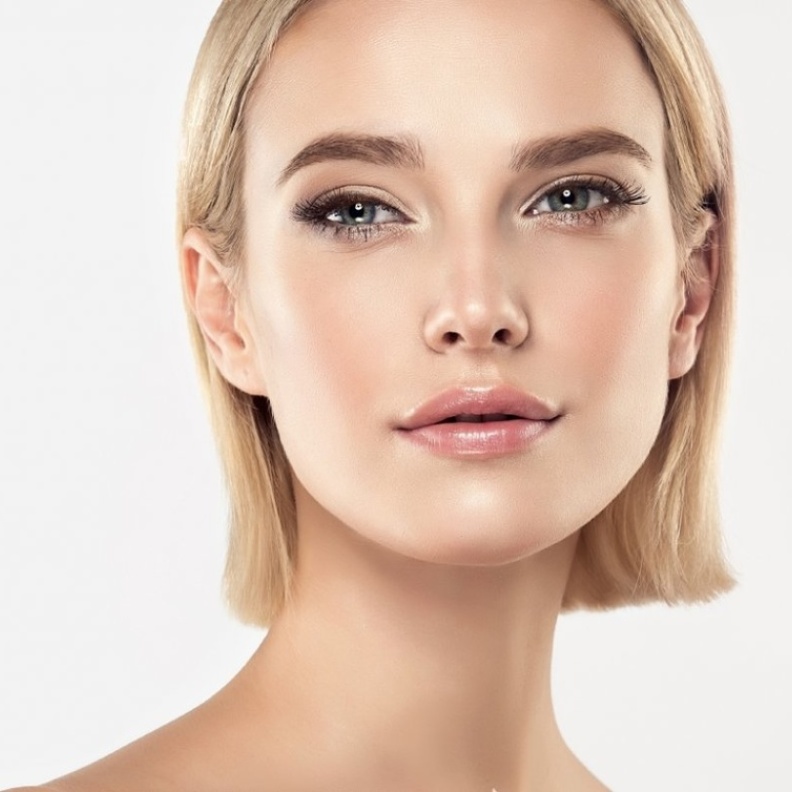 الفرق بين تقنية البروفايلو profhilo وحقن الفيلر لشد الوجه 