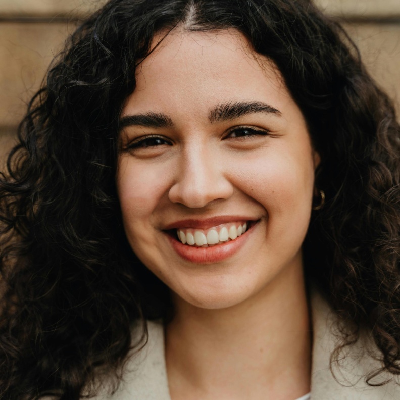 قص اللثة بالليزر والجراحة