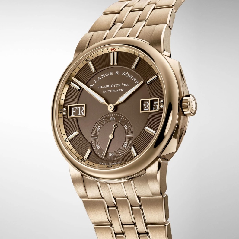 ساعة ODYSSEUS HONEYGOLD من A. Lange & Söhne تتألق بتصميم رياضي فاخر وهيكل ذهبي فريد