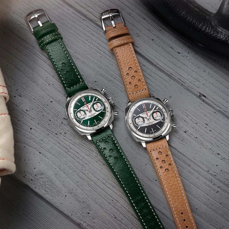 سوار جلدي مثقوب يعزز الطابع الرياضي في Breitling Top Time Racing