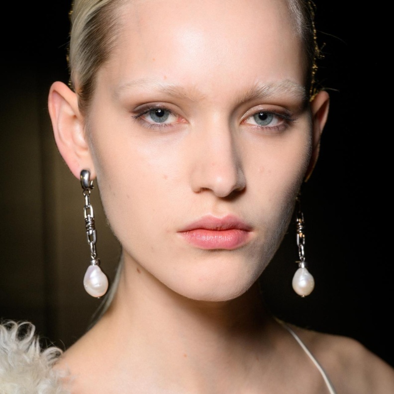 تعرفي إلى فوائد النشا والليمون والفازلين للوجه والجسم