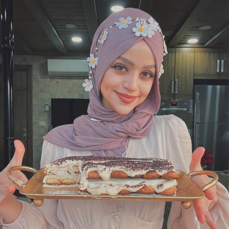 عبير الصغير تعلن خطوبتها