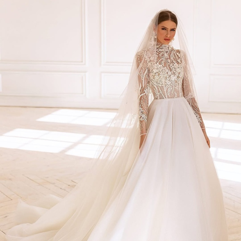 فستان مزخرف من La Soiree Bridal Boutique