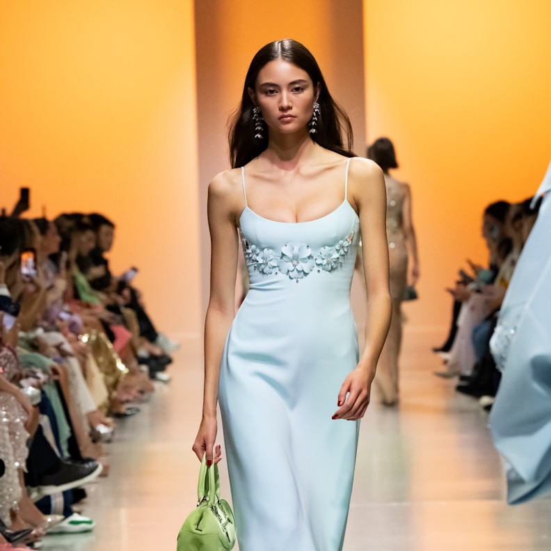 فستان ميدي أنيق من جورج حبيقة