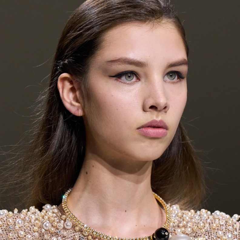 فوائد واضرار النشا للشعر وطرق استخدامه المختلفة