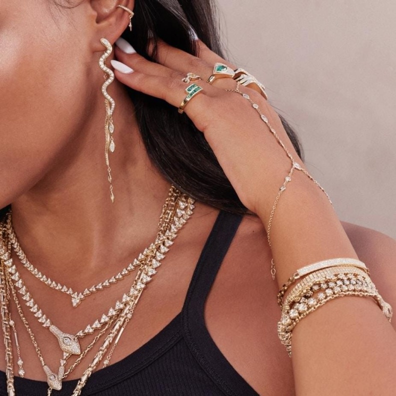 قرط ثعبان مزدان بحجر ماركيز من Jacquie Aiche