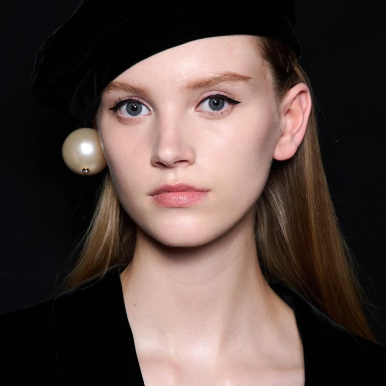 خطوة ناعمة تقضي على البقع وتعيد الإشراق.. تعرفي عليها_