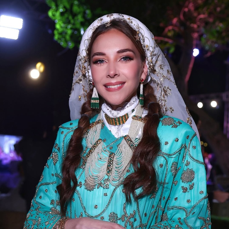 فاطمة البنوي