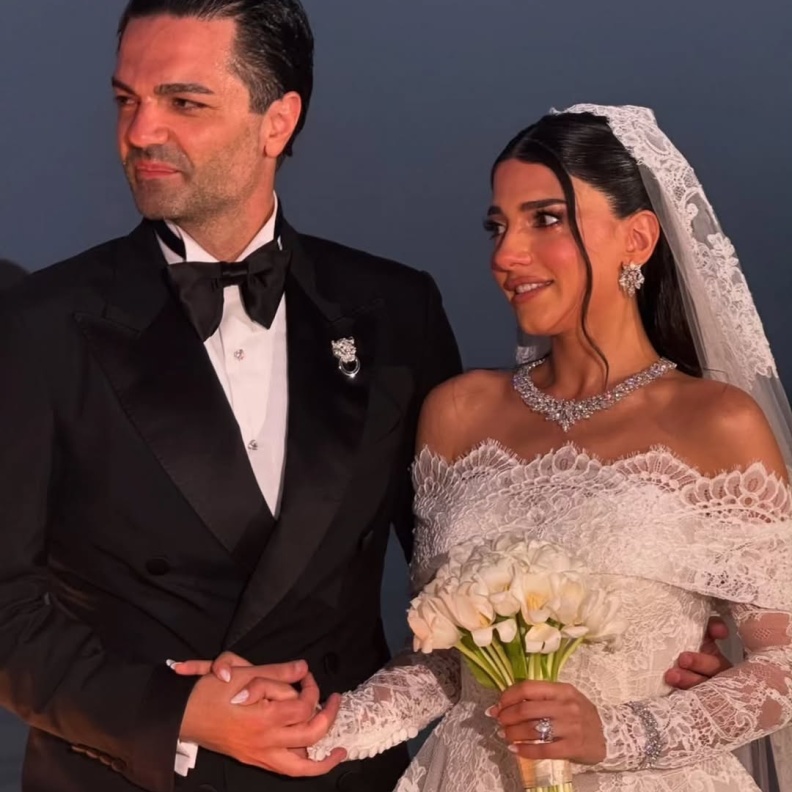 نارين بيوتي تحتفل بزفافها بحفل فخم مع إطلالة ملكية.