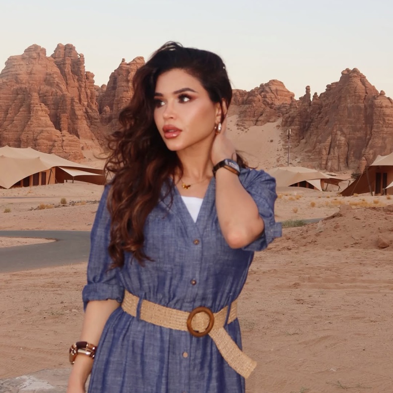 أزياء تناسب السفر في موسم الربيع من وحي اطلالات النجمات