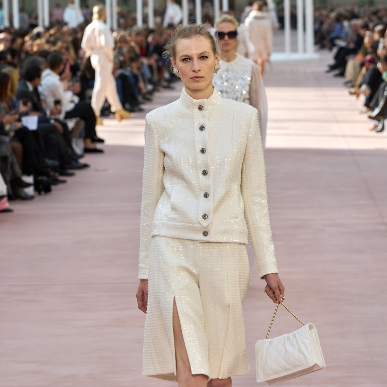 موضة الشورت مع البلايزر أناقة عصرية متألقة وإتجاهات جديدة في الربيع 