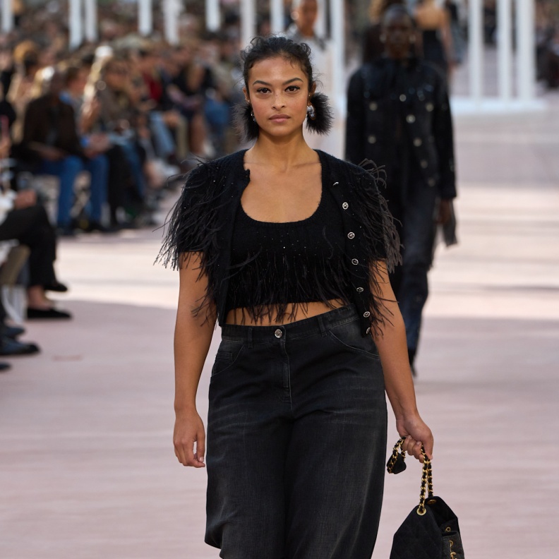 إطلالة من CHANEL