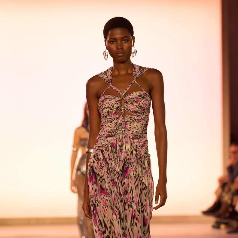 فستان طويل بنقوش ملونة مستوحاة من البرية من Isabel Marant