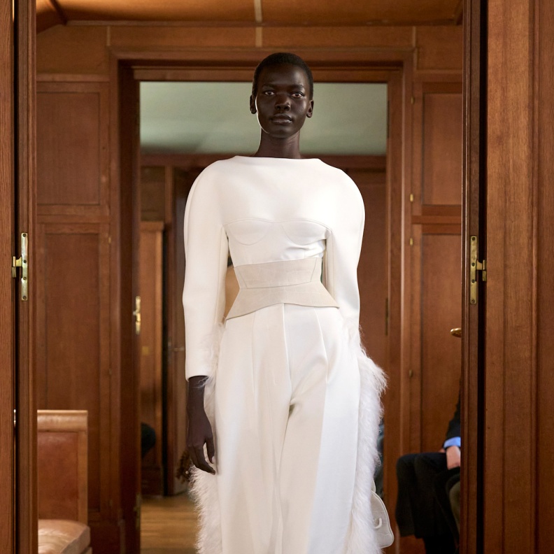 إطلالة من Jacquemus