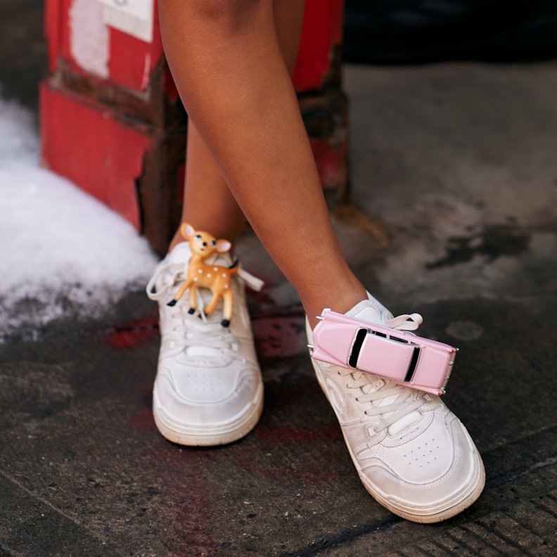 الأحذية السنيكرز بصيحات لافتة