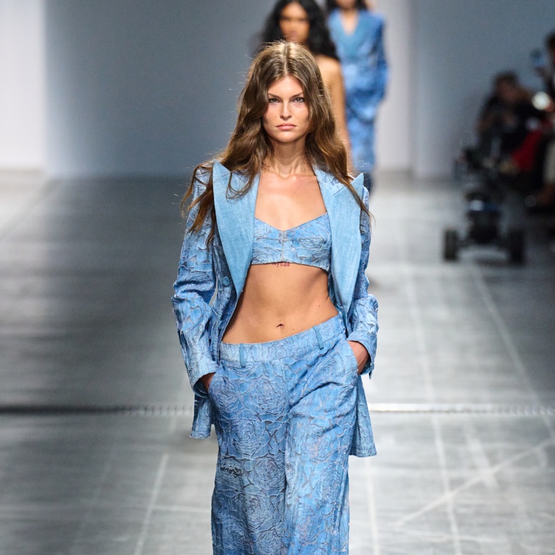 إطلالة من Ermanno Scervino