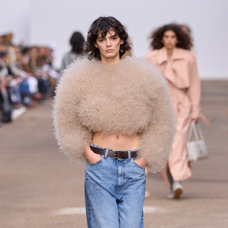 إطلالة من Stella McCartney