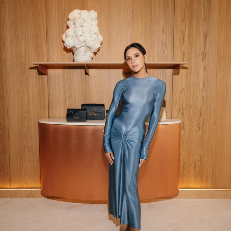 Victoria Beckham تصل إلى دبي مع Ounass ودبي للسياحة للاحتفال بإطلاق مجموعة حصرية