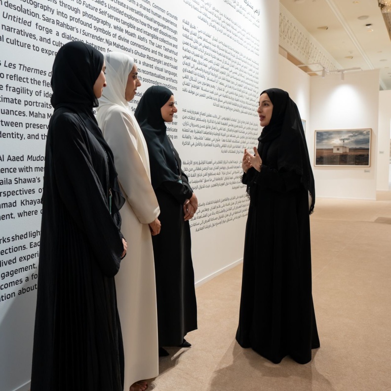 3 طالبات إماراتيات تشرفن على "اراضٍ مشتركة" في آرت دبي وتكشفن التفاصيل لـ"هي": لكل إنسان قصة تستحق أن تروى