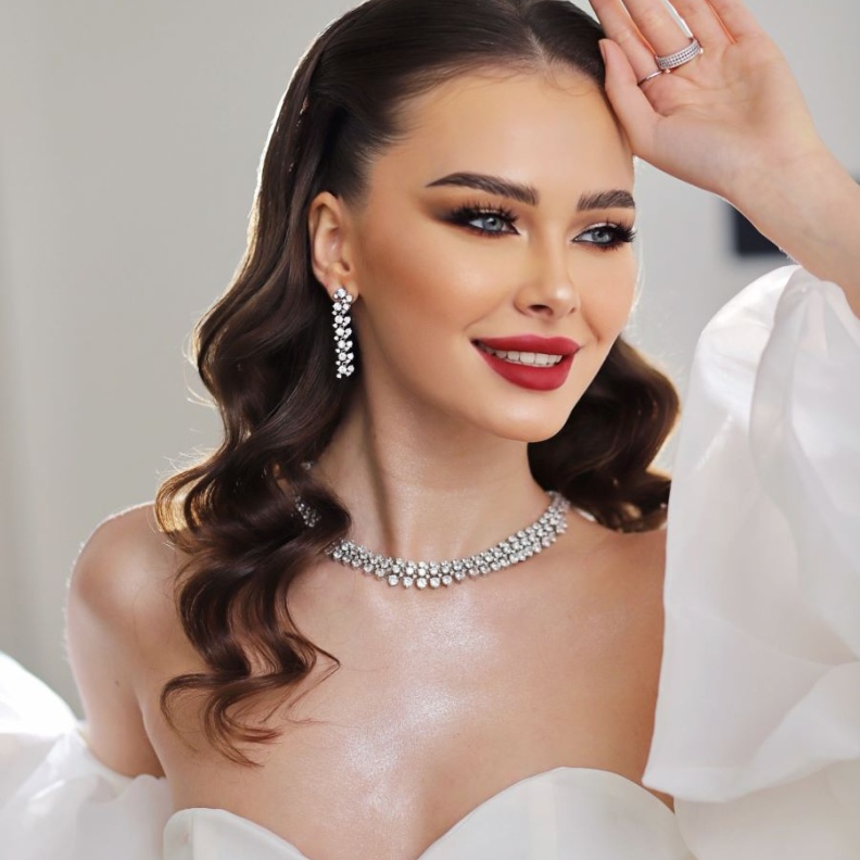 من مكياج العرايس من خبيرة التجميل السعودية منيرة الصخيبر