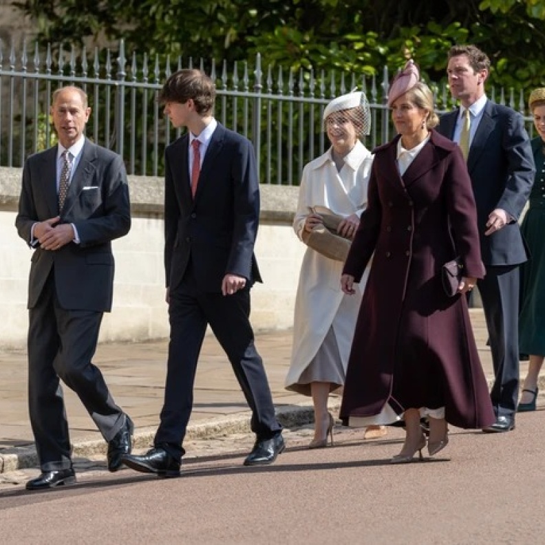 ظهور أنيق لأفراد العائلة المالكة مع ملكة وملكة بريطانيا