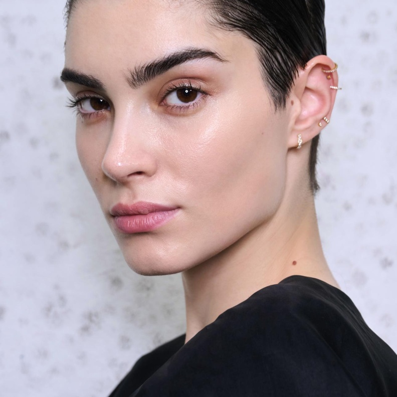 إعادة شكل الحواجب بالطرق الطبيعية بعد علاج سرطان الثدي