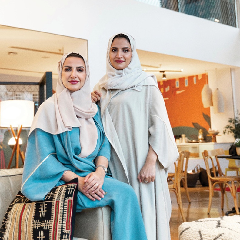 ريم قراش واختها رنا الصورة خاصة بمجلة هي من تصوير حنين مجدي
