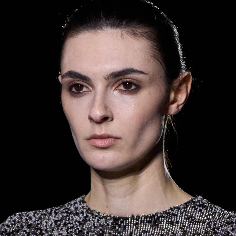 فوائد زيت القطران للوجه وطرق استخدامه