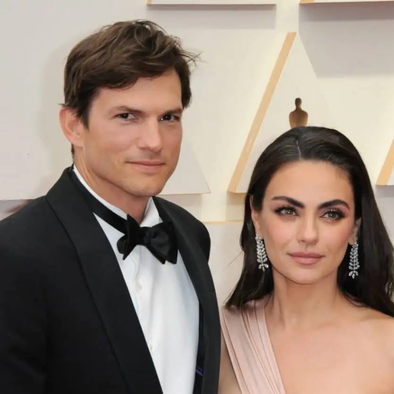 مدى التوافق العاطفي بين برج الأسد وبرج الدلو أشتون كوتشر (برج الدلو) وميلا كونيس (برج الأسد)