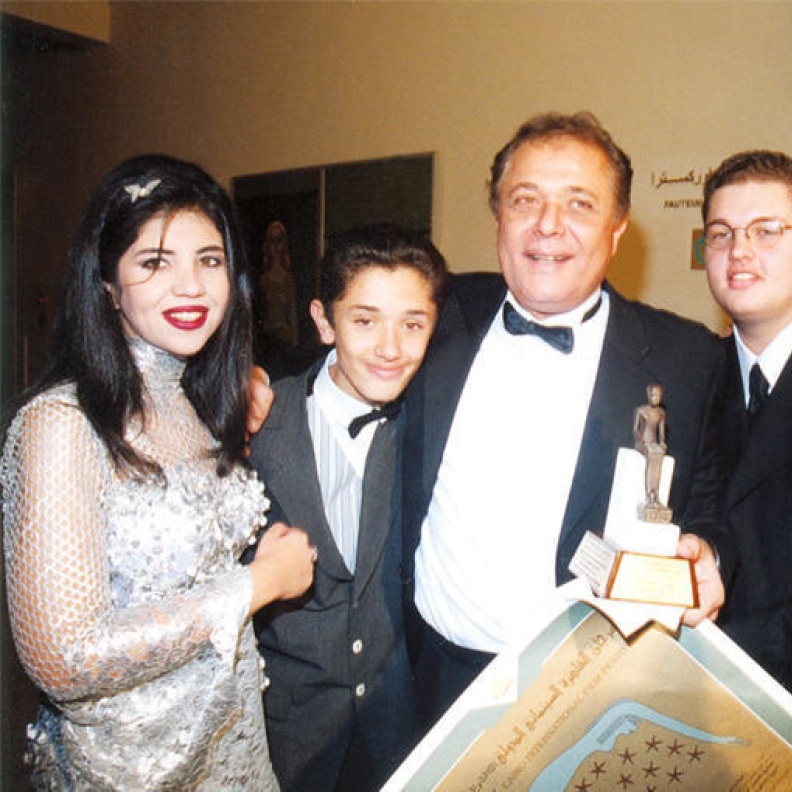 اسرة محمود عبد العزيز 