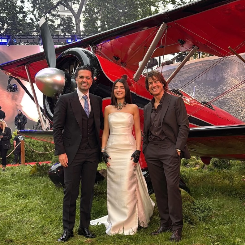 توم كروز مع نارين بيوتي