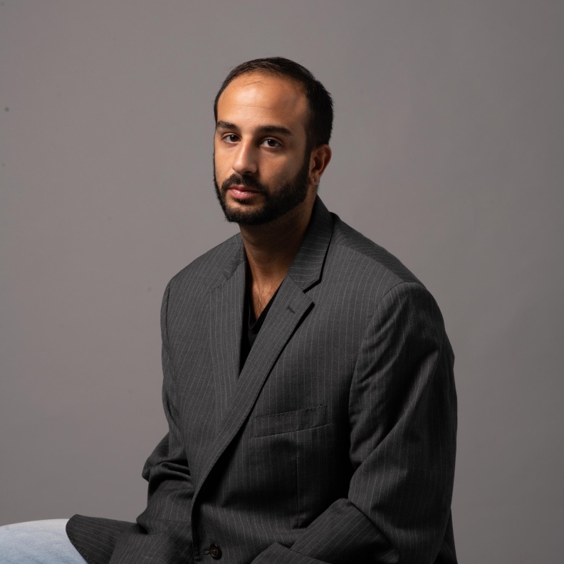 مدير قسم الأزياء في "هي" جيف عون.. رغبة دائمة في اكتشاف الجمال من زوايا جديدة