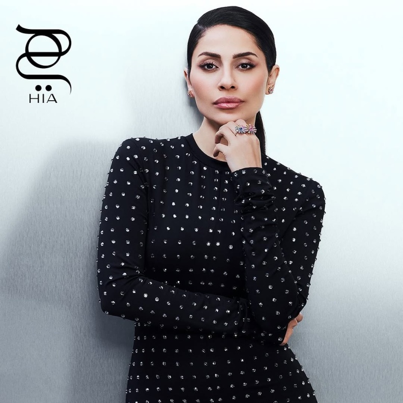 إلهام علي نجمة غلاف مجلة "هي"